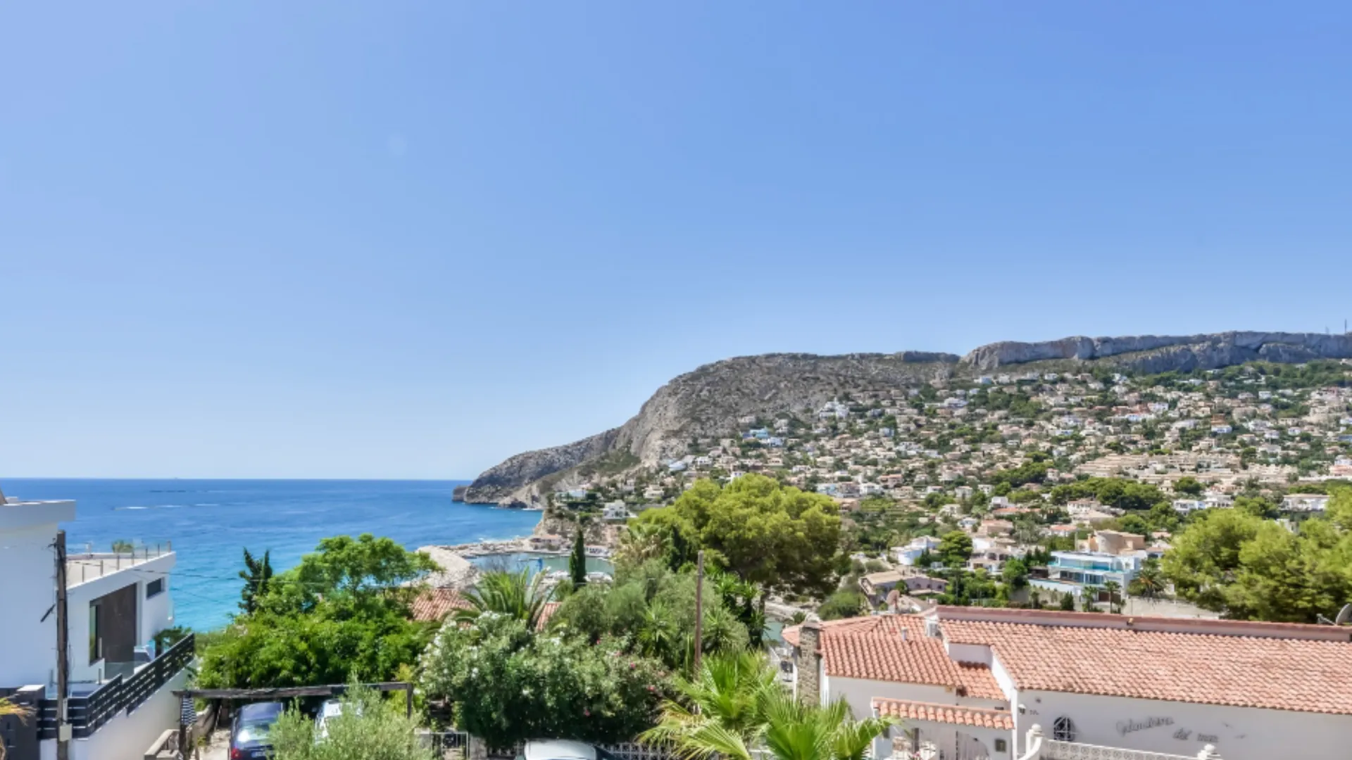 Miradas de Lujo: Elevando el Mercado Inmobiliario en Calpe con Vistas Espectaculares
