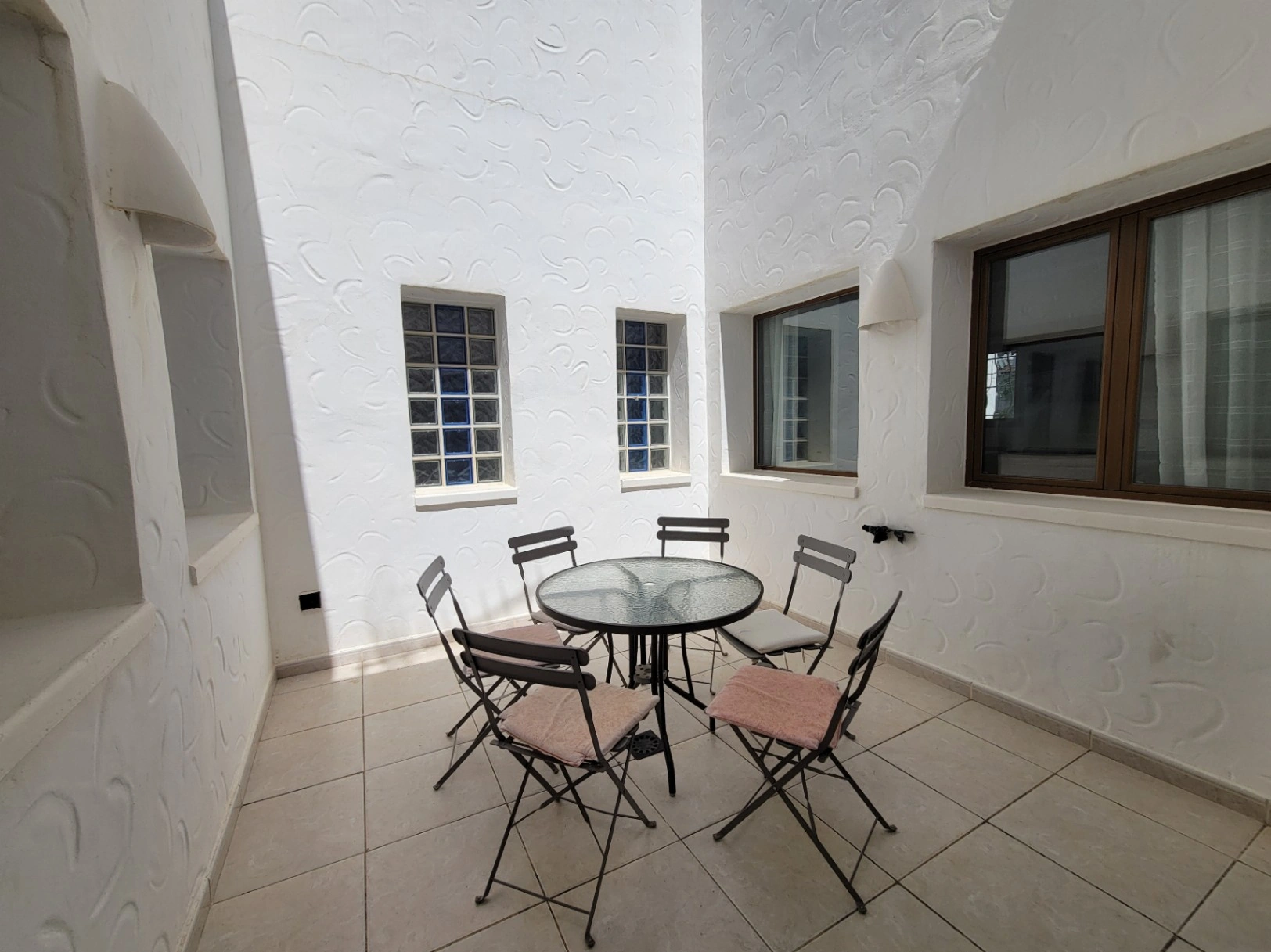 BONITO CHALET ESTILO IBICENCO EN MORAIRA