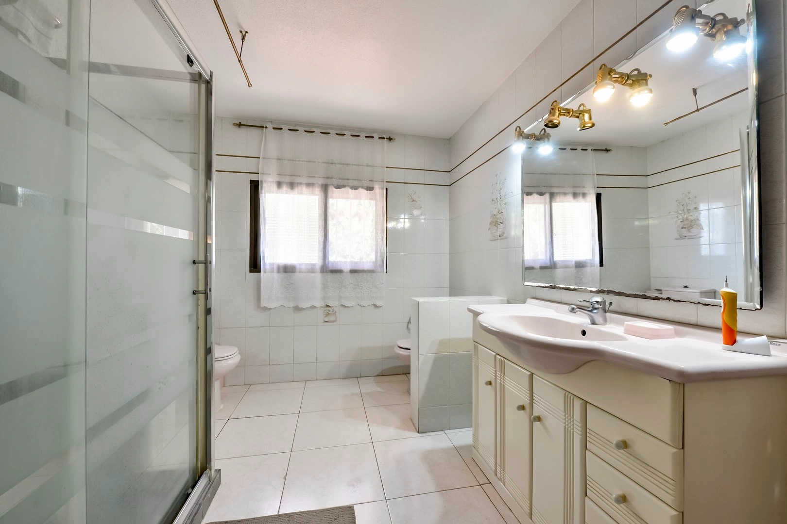AMPLIA CASA EN BENIDORM