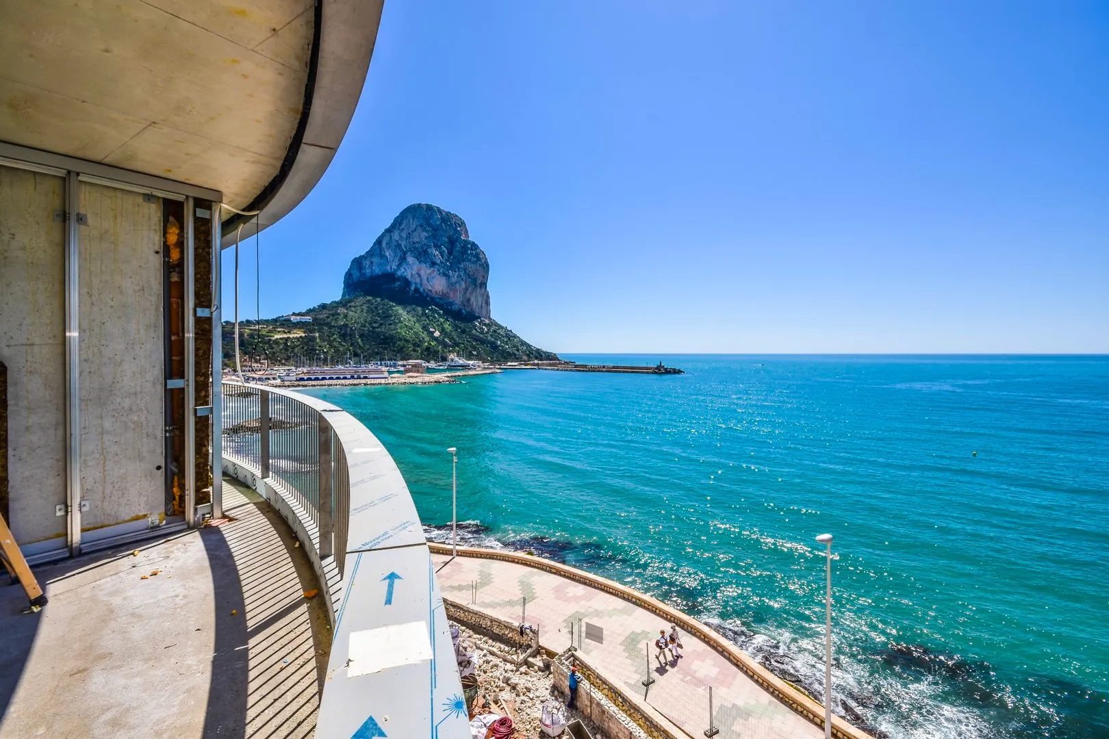 APARTAMENTOS EN NUEVO EDIFICIO EN PRIMERA LÍNEA DEL MAR.