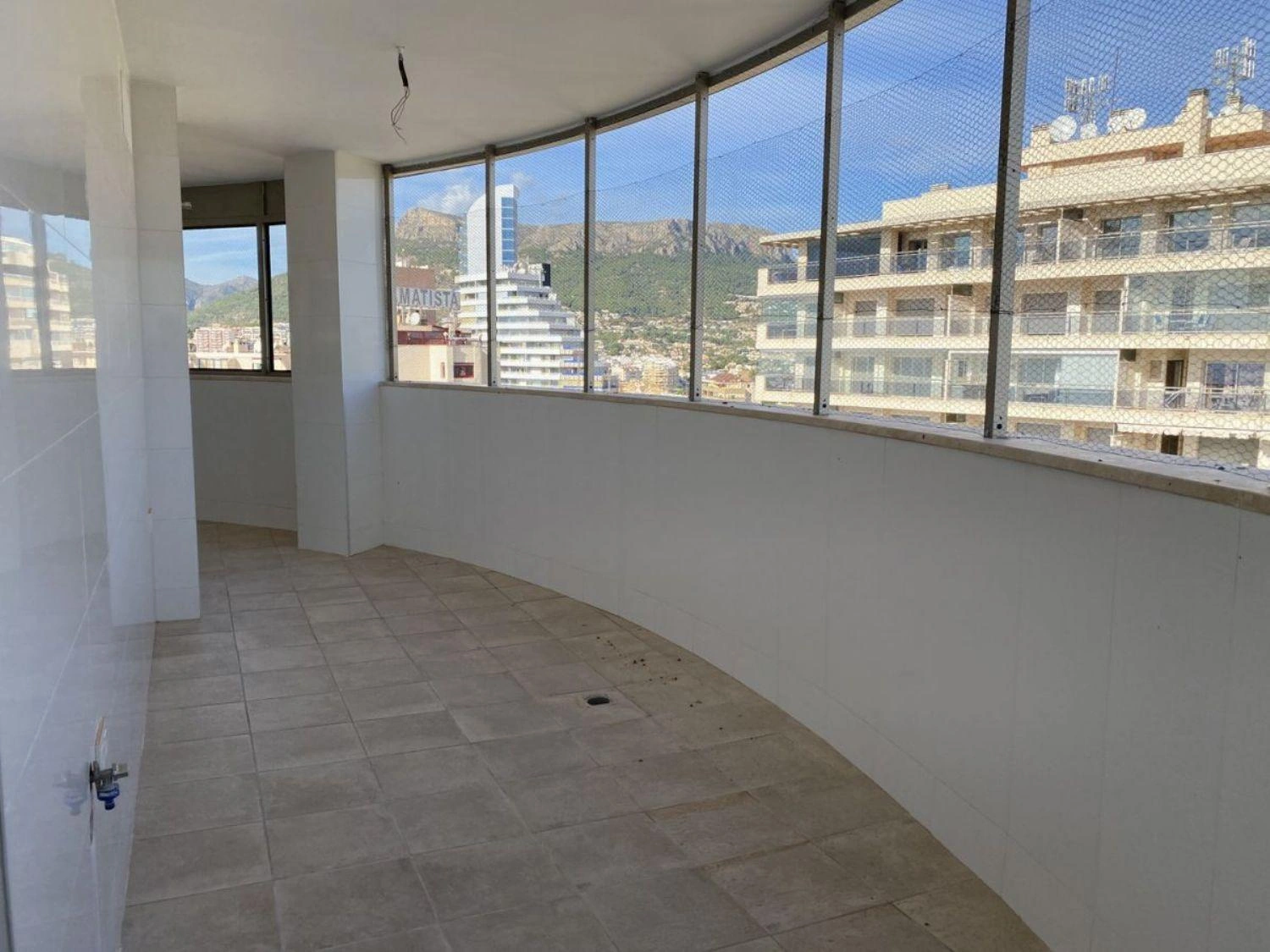 Hermoso ático en Calpe con terraza en la azotea.