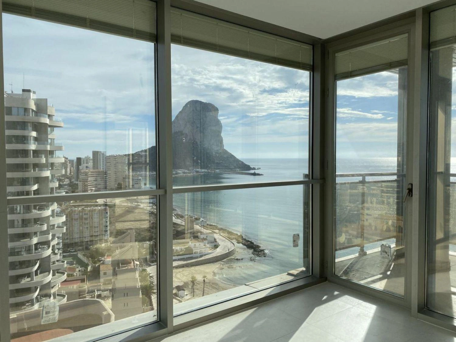 Hermoso ático en Calpe con terraza en la azotea.