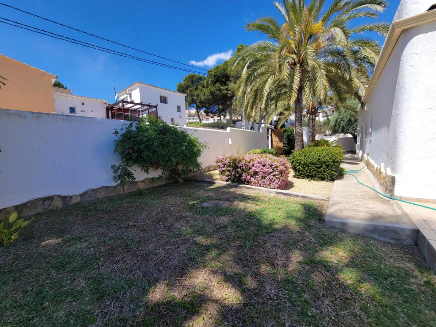 BONITO CHALET ESTILO IBICENCO EN MORAIRA