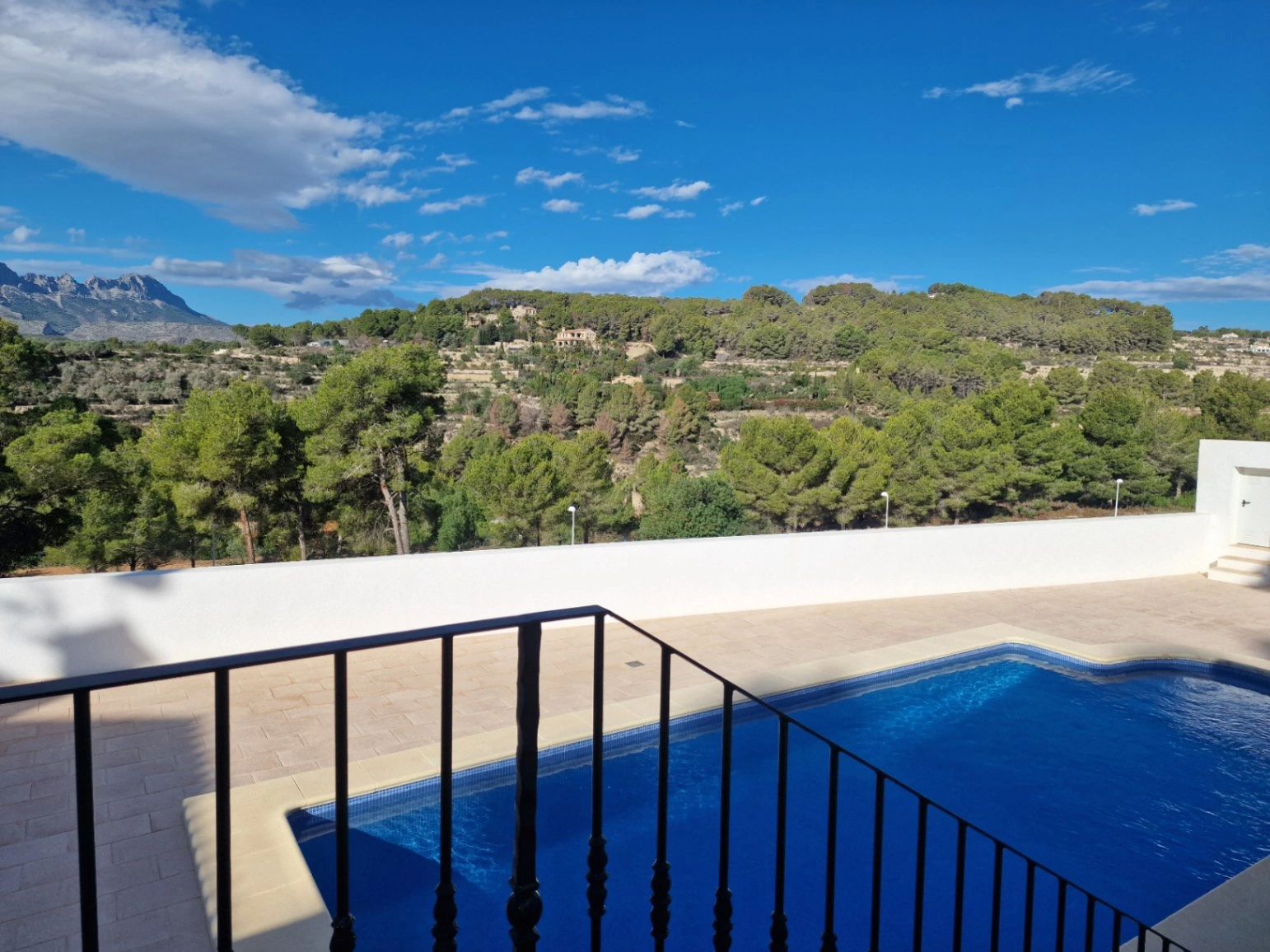 BONITO BUNGALOW CON VISTAS A LA MONTAÑA
