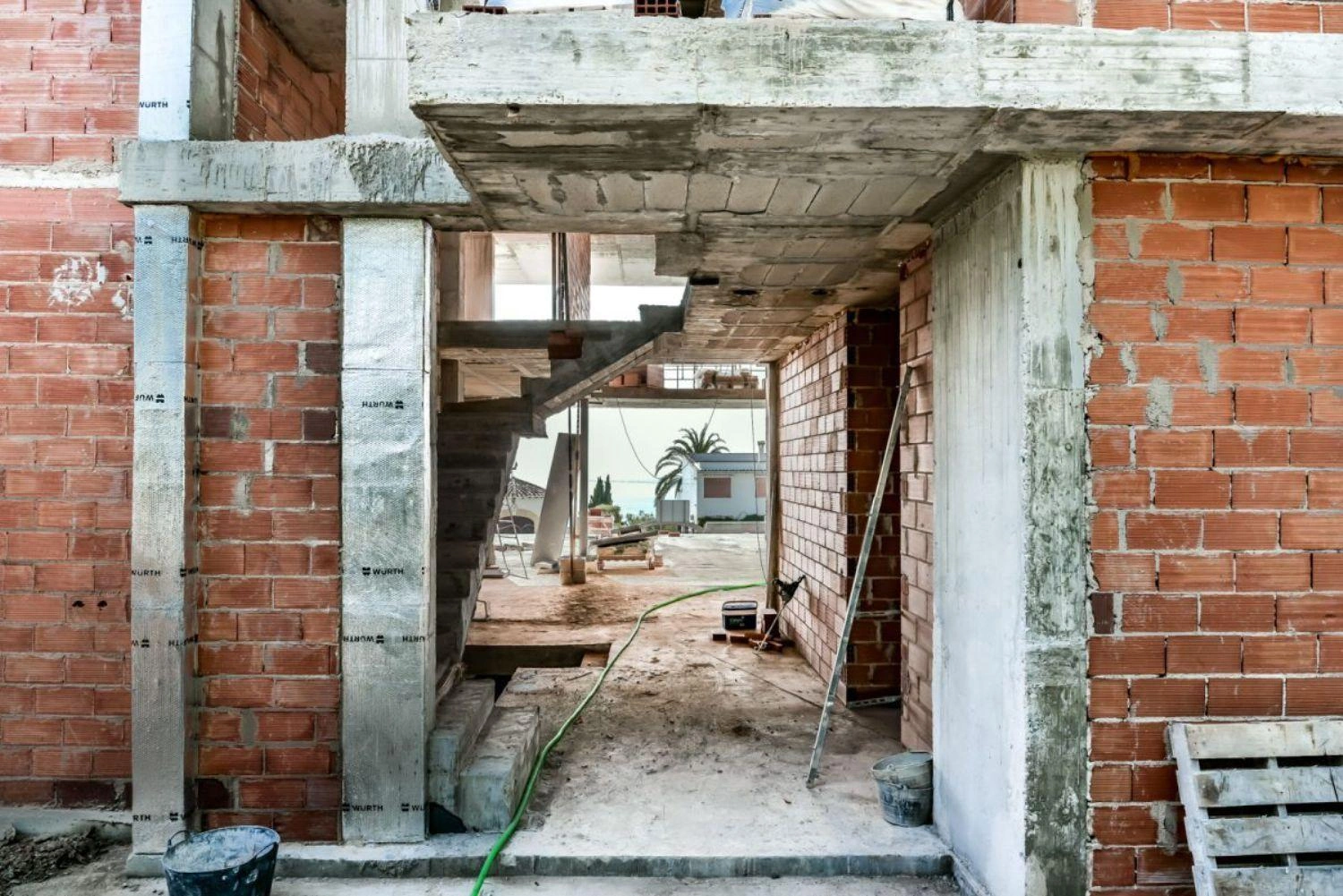 Wunderschöne Luxusvilla in zweiter Meereslinie.