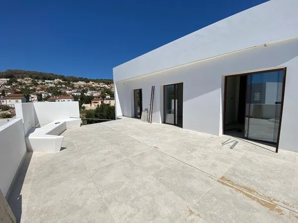 CASA MODERNA SITUADA A 1.5 KILOMETRO DE LA PLAYA DE LA FUSTERA