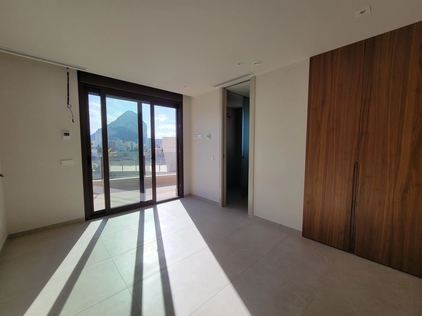VILLA DE NUEVA CONSTRUCCION CERCA DE TODOS LOS SERVICIOS