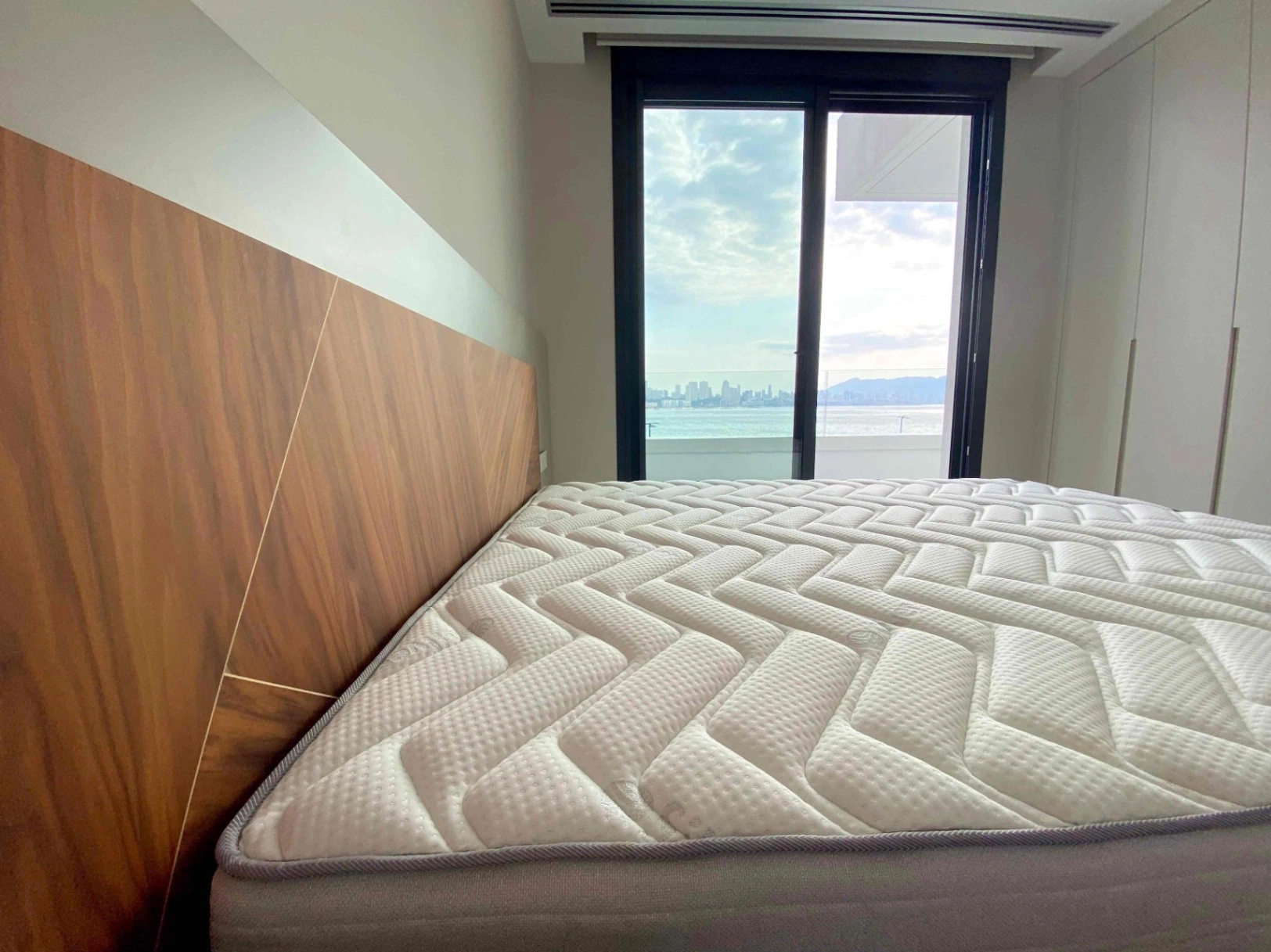 DUPLEX EN PRIMERA LINEA EN BENIDORM