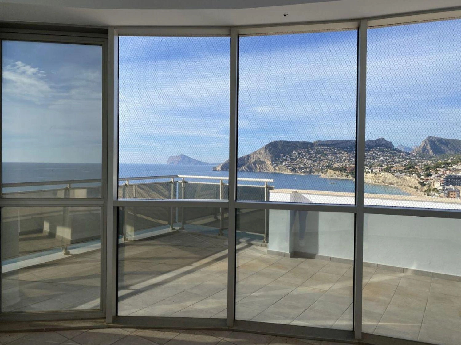 Hermoso ático en Calpe con terraza en la azotea.