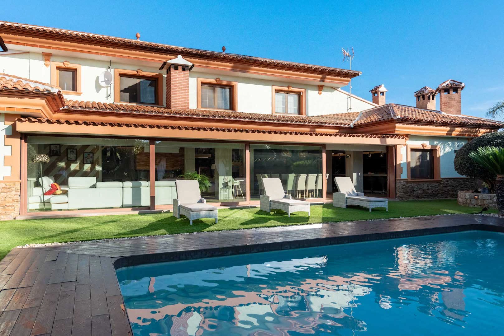 PRECIOSA VILLA ANDANDO A CALPE CERCA DE TODOS LOS SERVICIOS