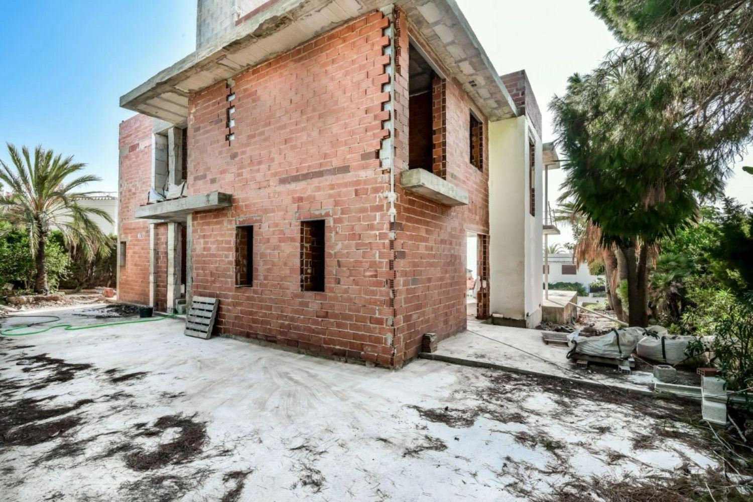 Wunderschöne Luxusvilla in zweiter Meereslinie.