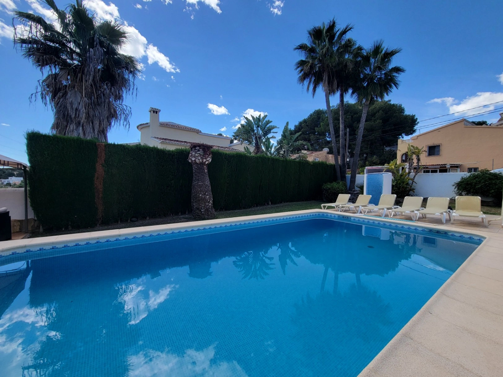 BONITO CHALET ESTILO IBICENCO EN MORAIRA