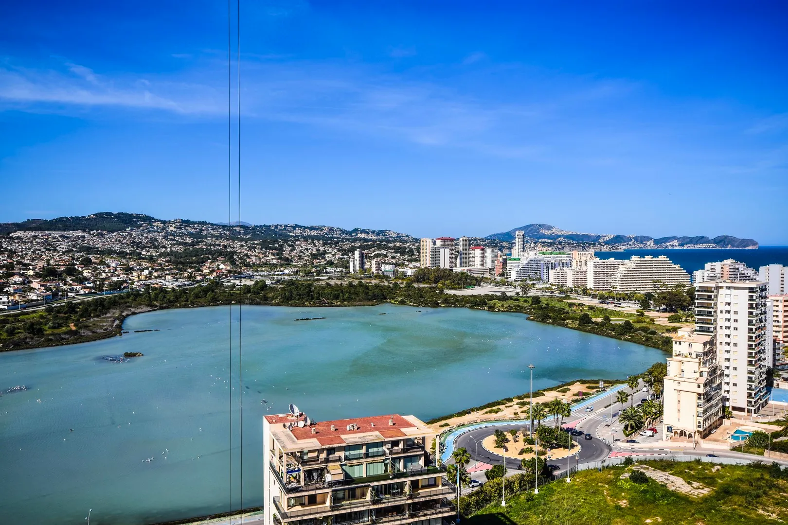 APARTAMENTOS EN NUEVO EDIFICIO EN PRIMERA LÍNEA DEL MAR.