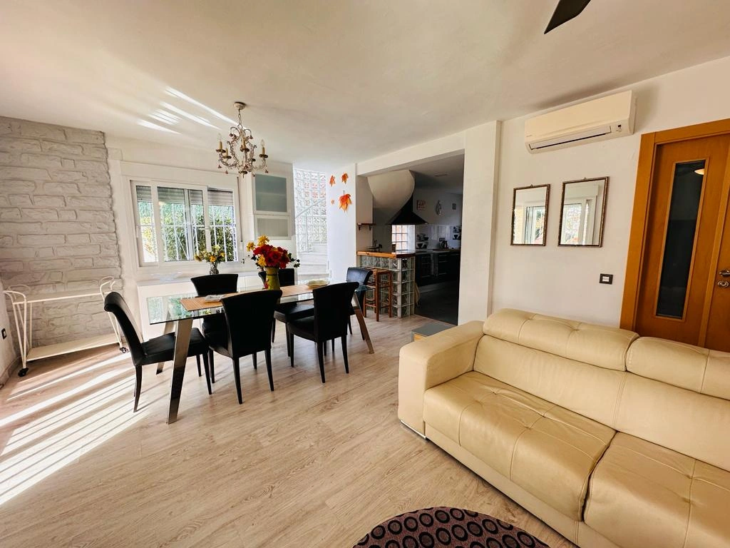 Villa de 6 dormitorios muy cerca del mar