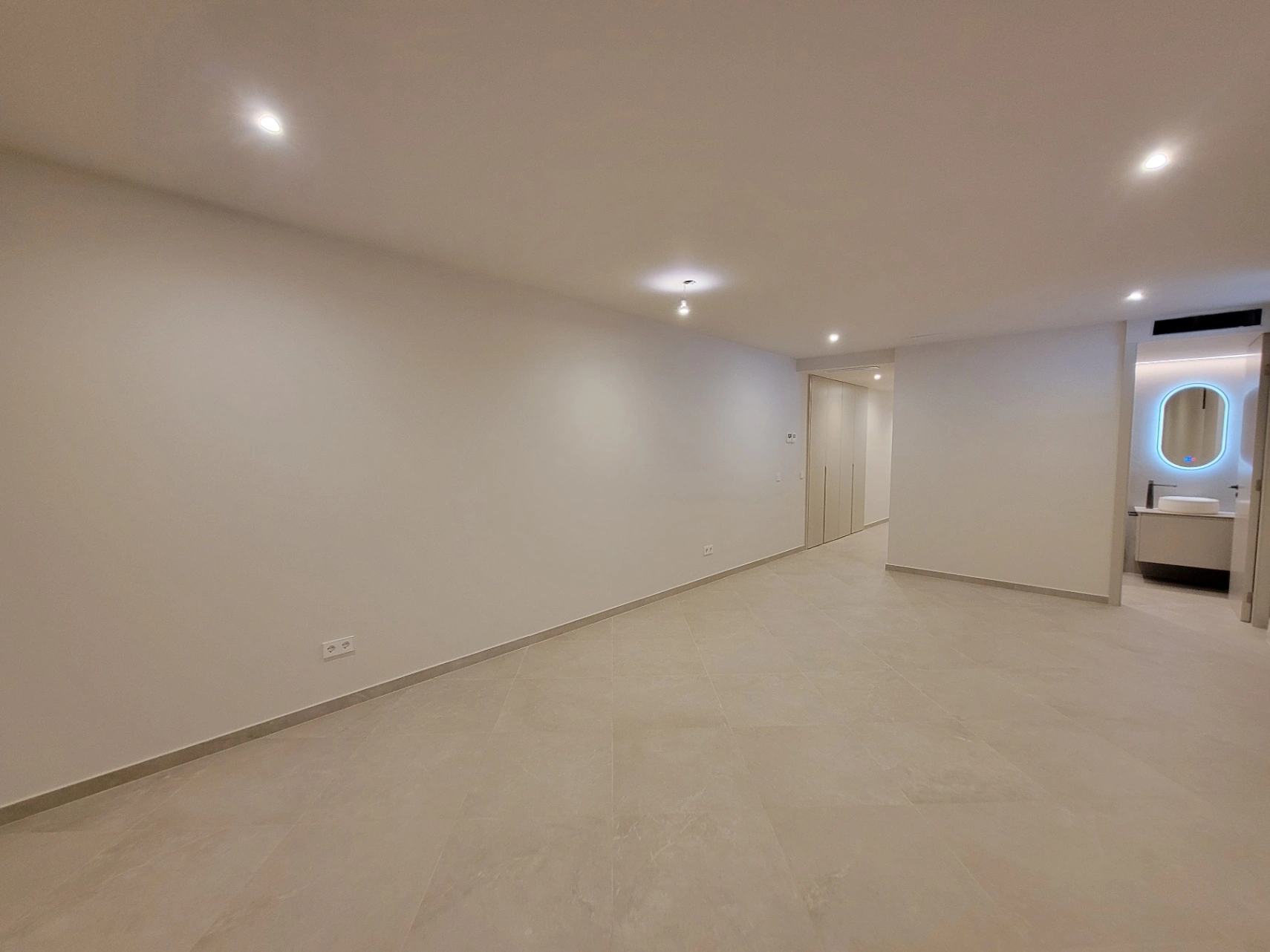 VILLA DE NUEVA CONSTRUCCION CERCA DE TODOS LOS SERVICIOS