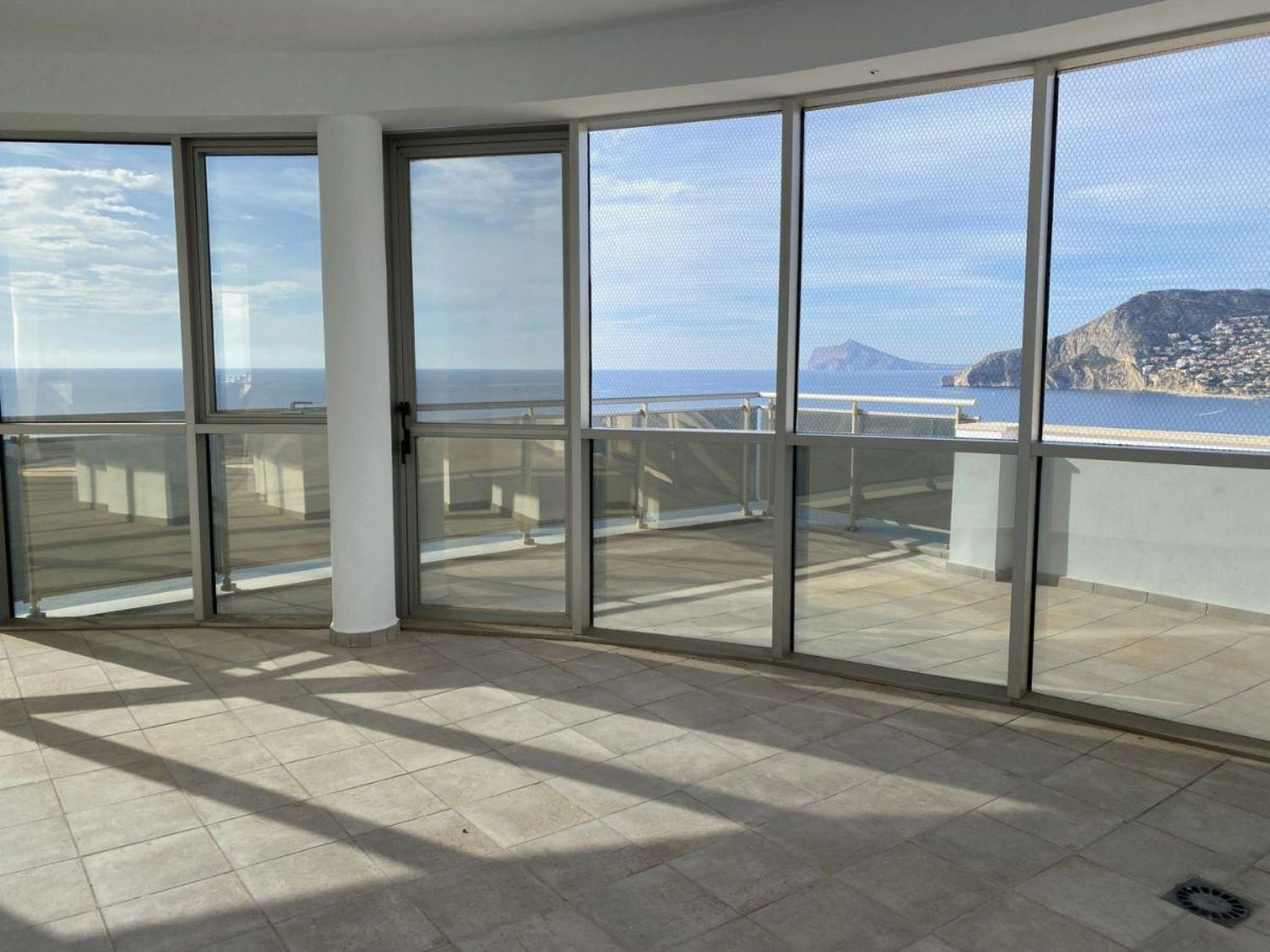 Hermoso ático en Calpe con terraza en la azotea.