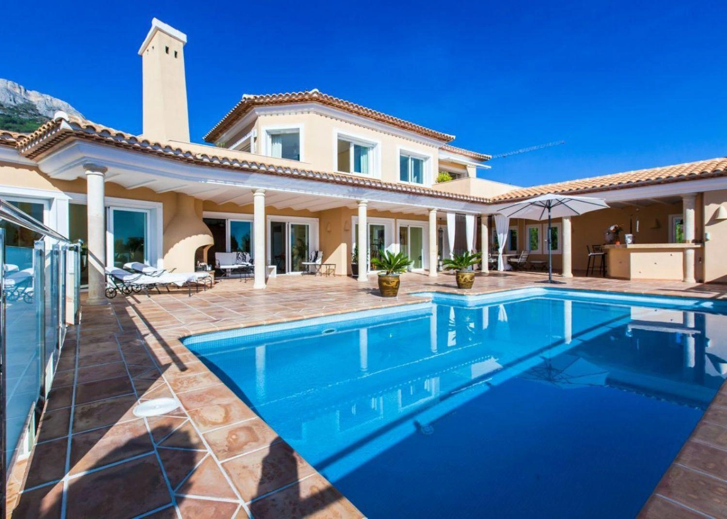 11165 - Lujosa villa con acceso privado al campo de golf.