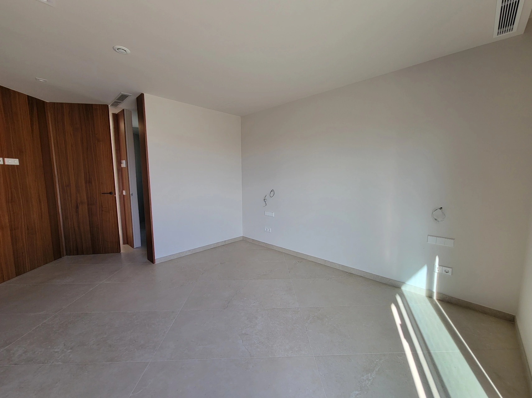 VILLA DE NUEVA CONSTRUCCION CERCA DE TODOS LOS SERVICIOS
