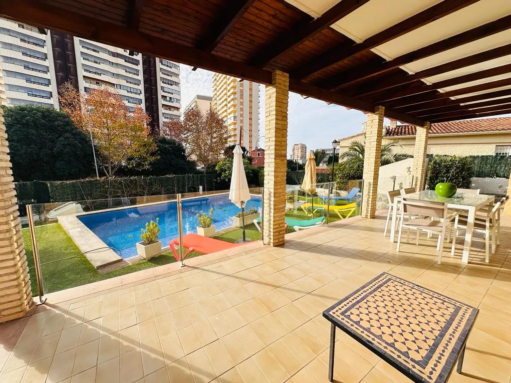 Villa de 6 dormitorios muy cerca del mar