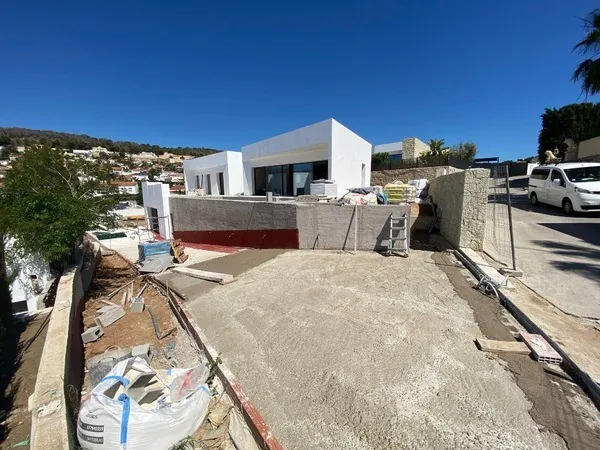 CASA MODERNA SITUADA A 1.5 KILOMETRO DE LA PLAYA DE LA FUSTERA
