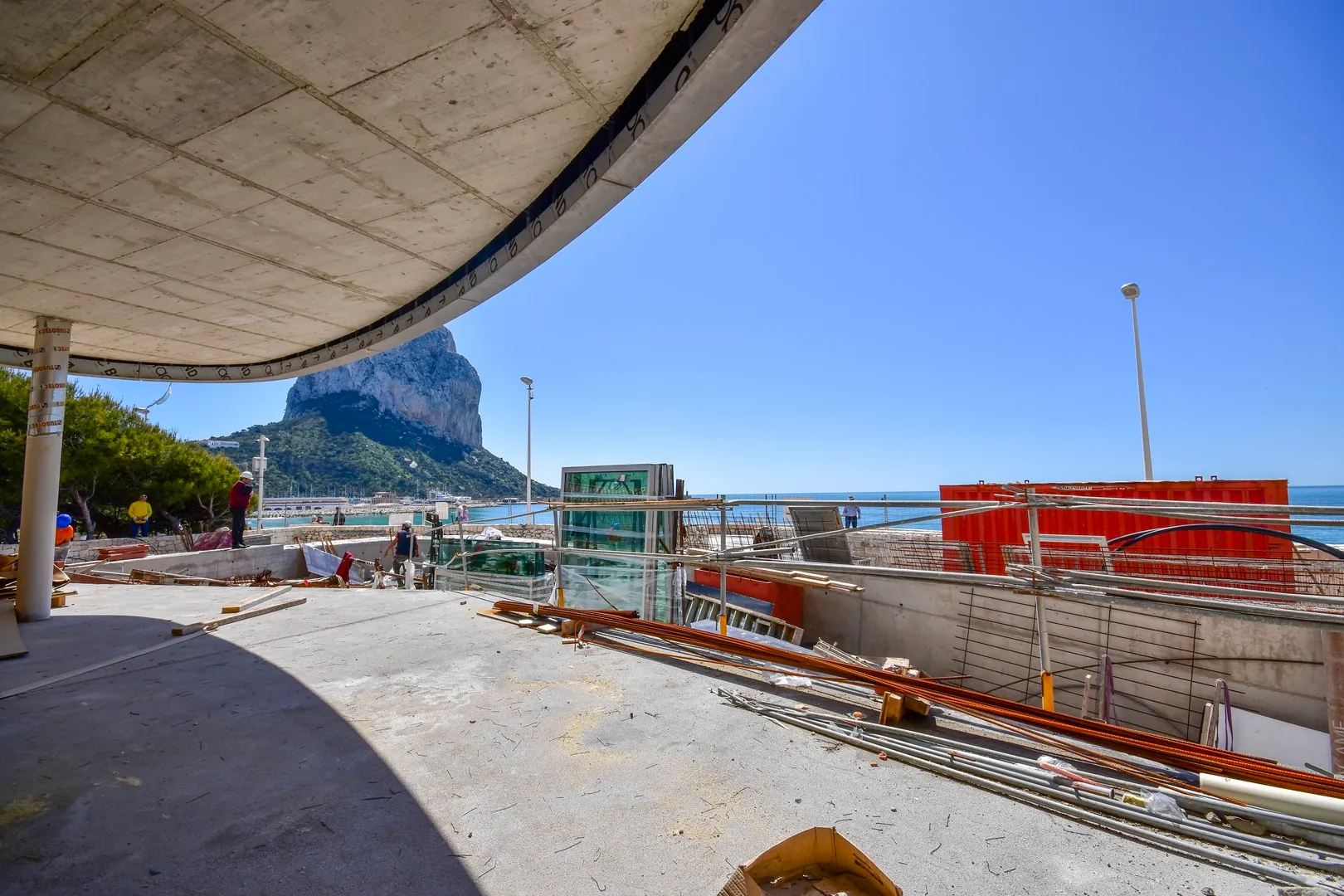 APARTAMENTOS EN NUEVO EDIFICIO EN PRIMERA LÍNEA DEL MAR.