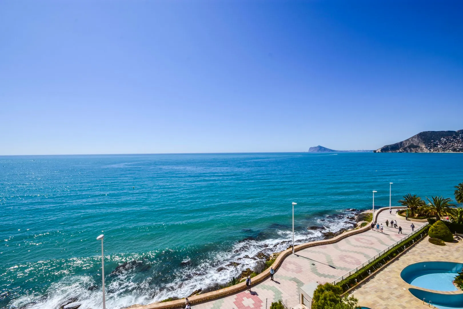 APARTAMENTOS EN NUEVO EDIFICIO EN PRIMERA LÍNEA DEL MAR.