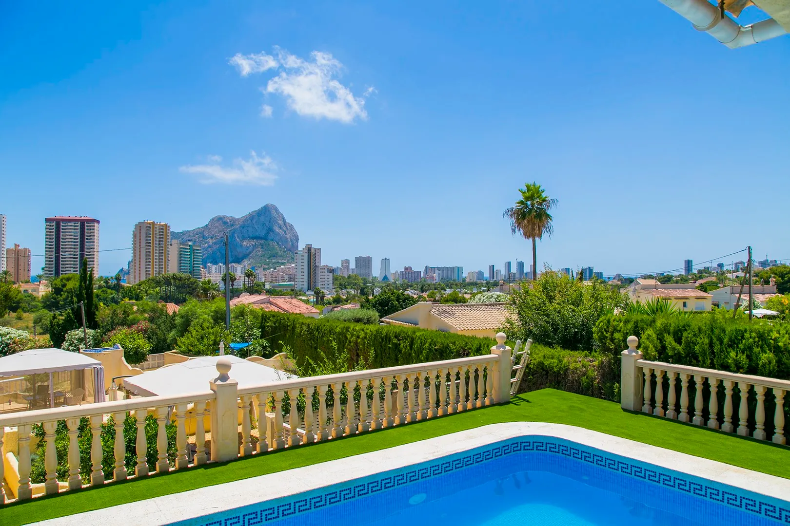 Bonita villa unifamiliar con preciosas vistas al Peñón de Ifach.