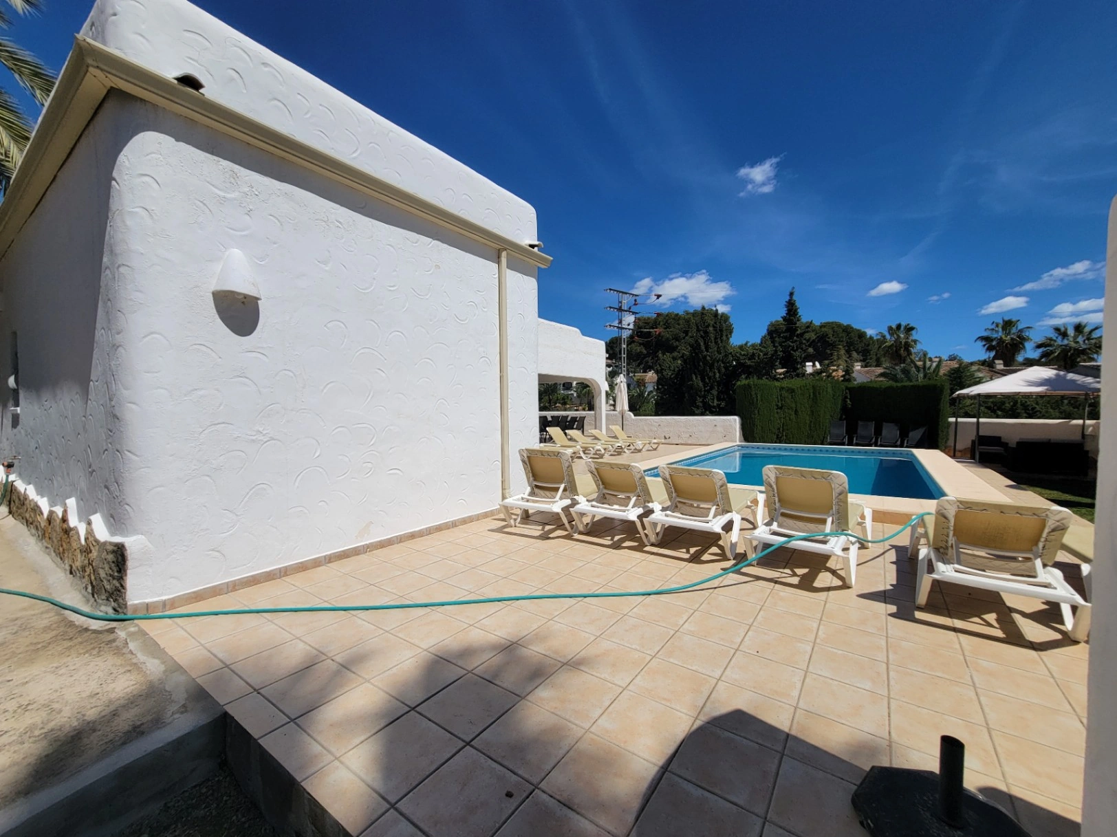 BONITO CHALET ESTILO IBICENCO EN MORAIRA
