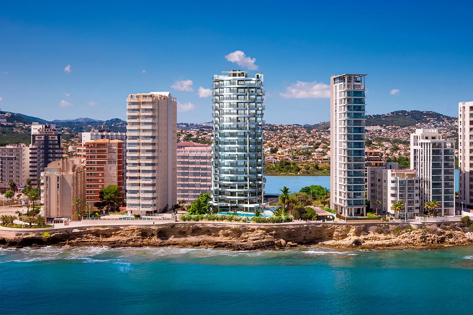 APARTAMENTOS EN NUEVO EDIFICIO EN PRIMERA LÍNEA DEL MAR.
