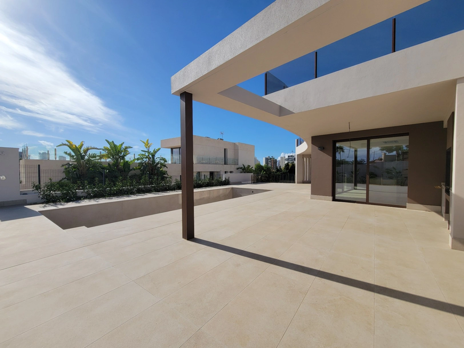 VILLA DE NUEVA CONSTRUCCION CERCA DE TODOS LOS SERVICIOS