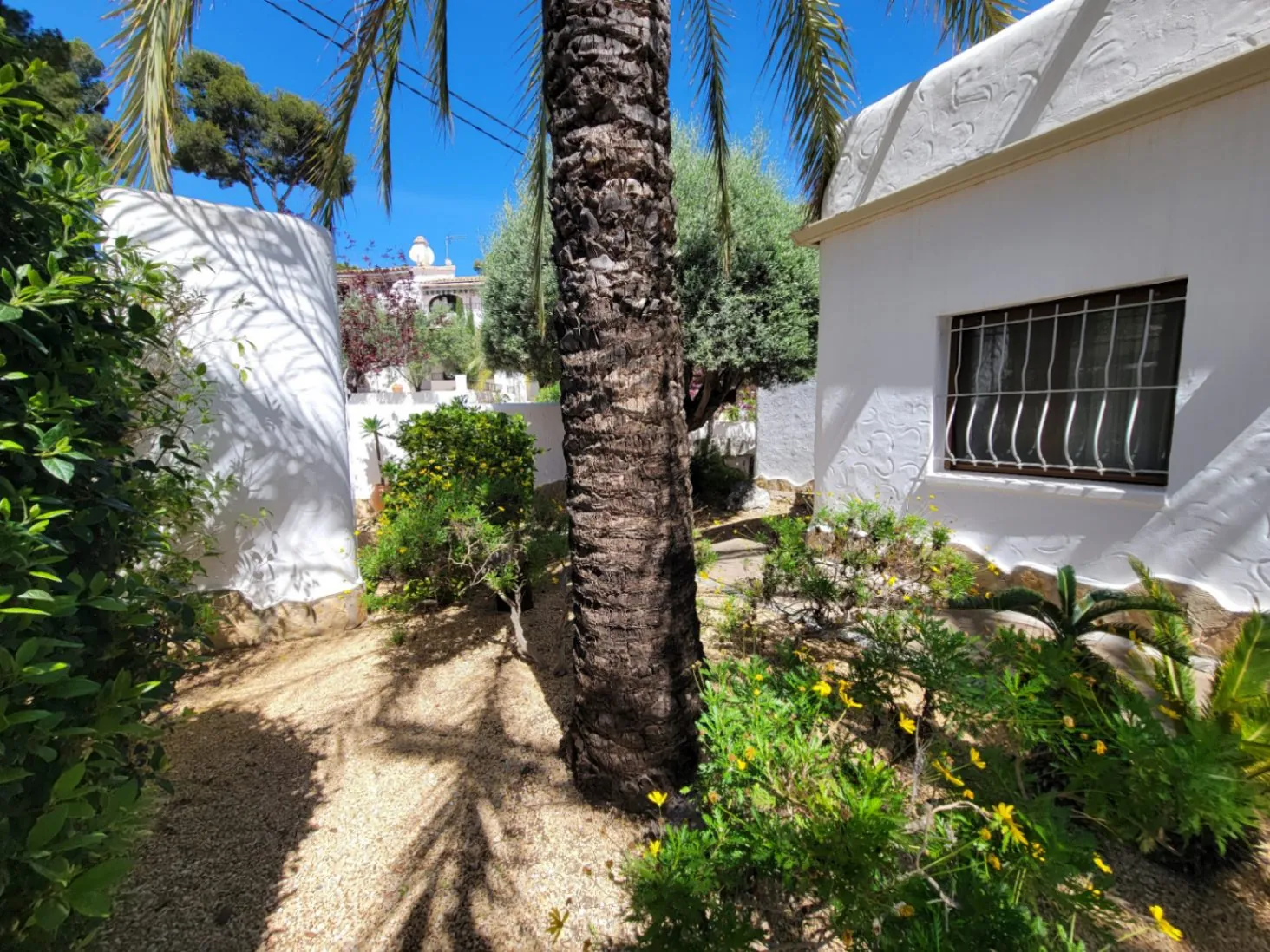 BONITO CHALET ESTILO IBICENCO EN MORAIRA