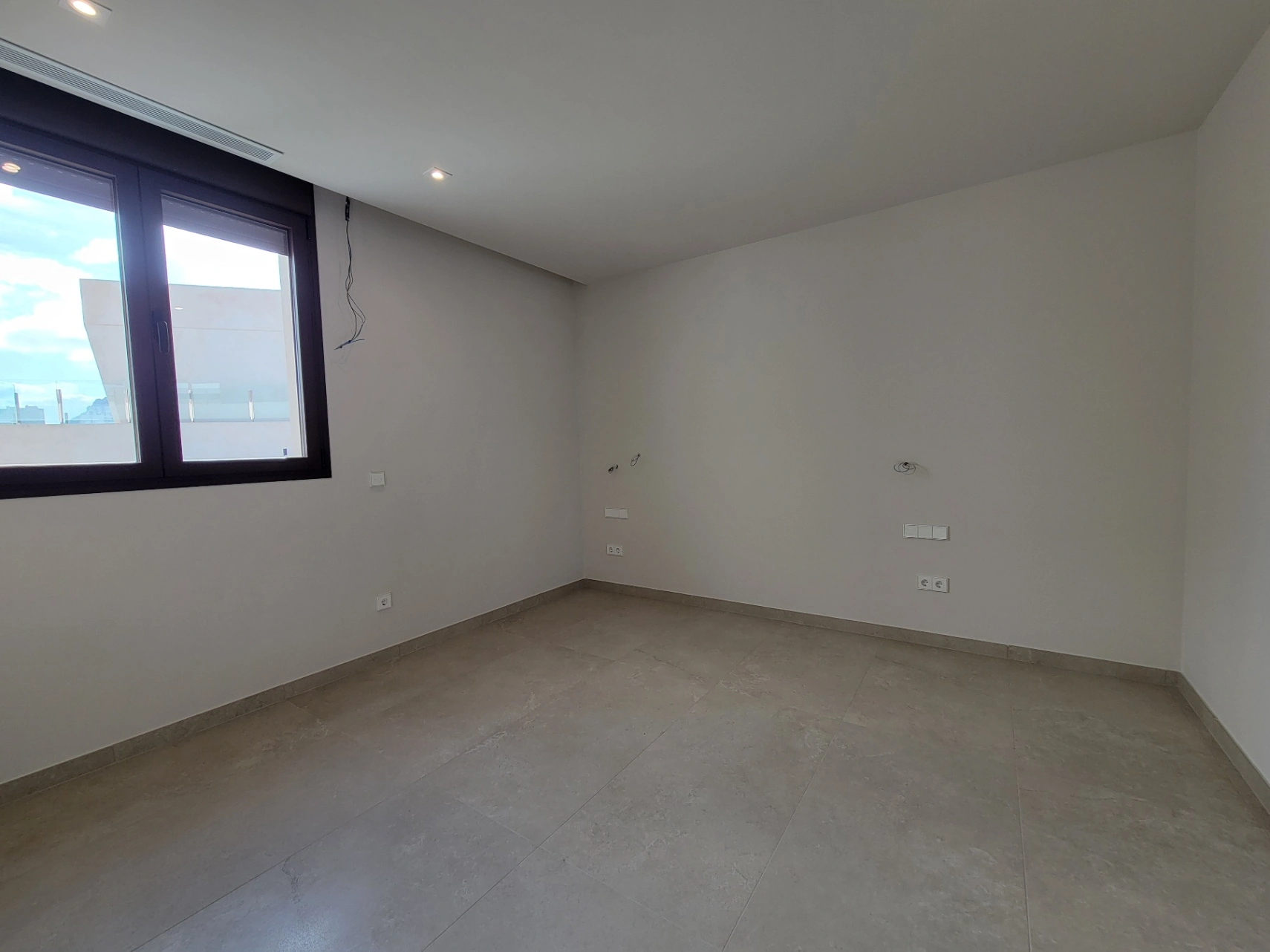 VILLA DE NUEVA CONSTRUCCION CERCA DE TODOS LOS SERVICIOS