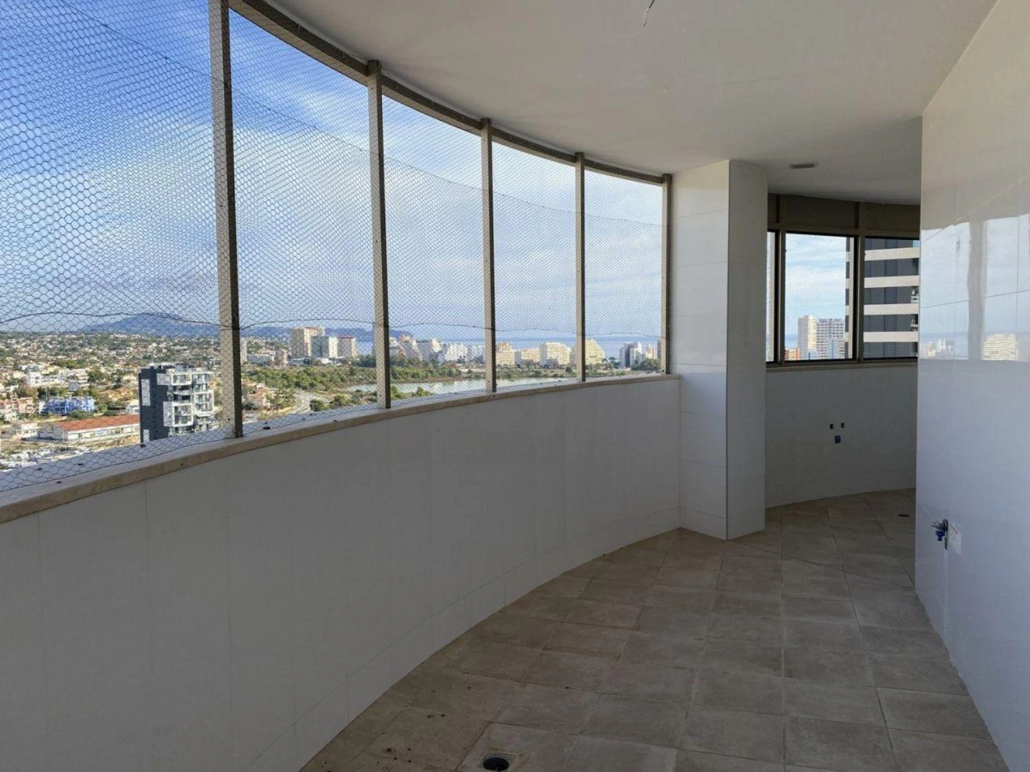Hermoso ático en Calpe con terraza en la azotea.