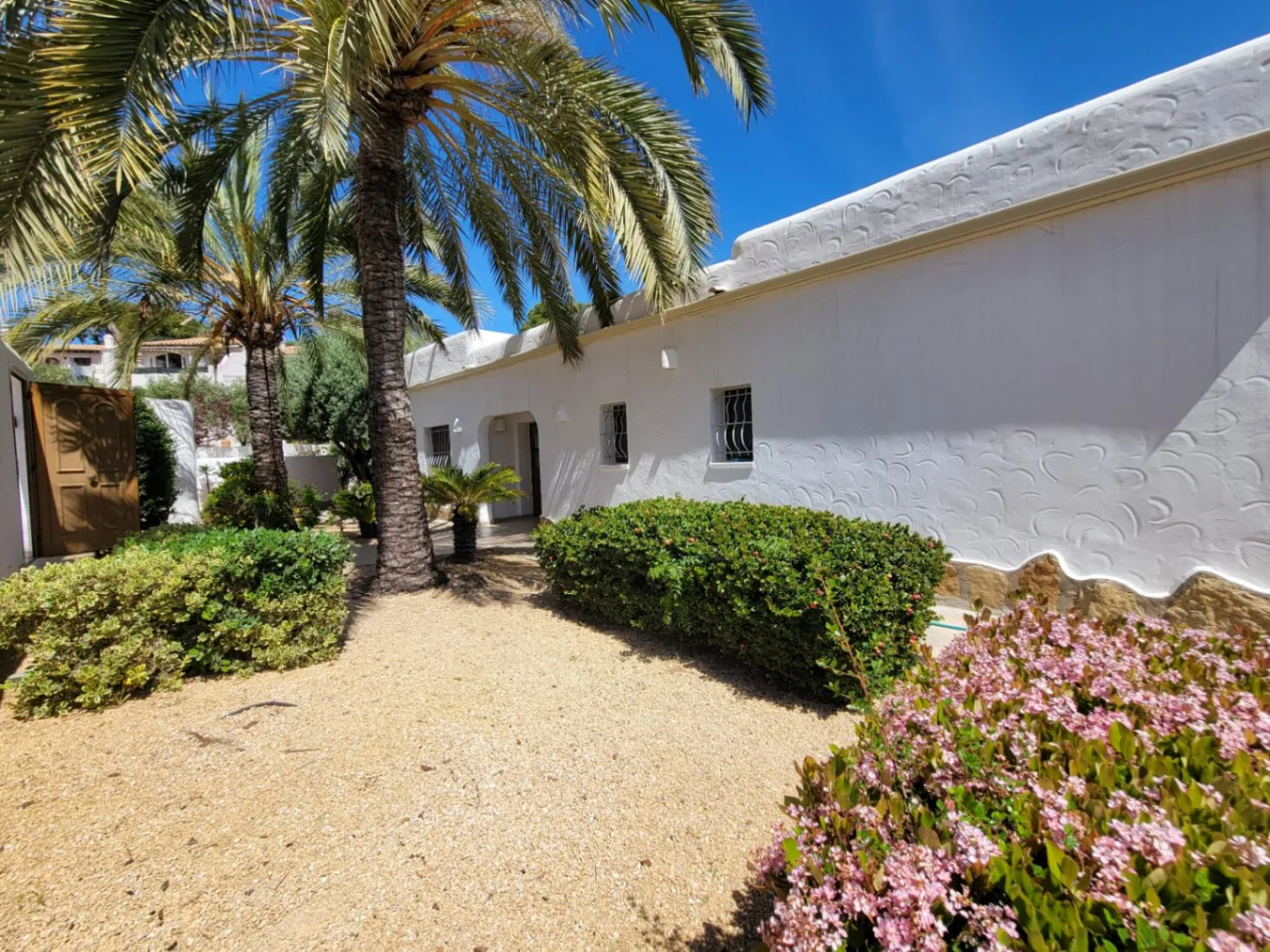 BONITO CHALET ESTILO IBICENCO EN MORAIRA