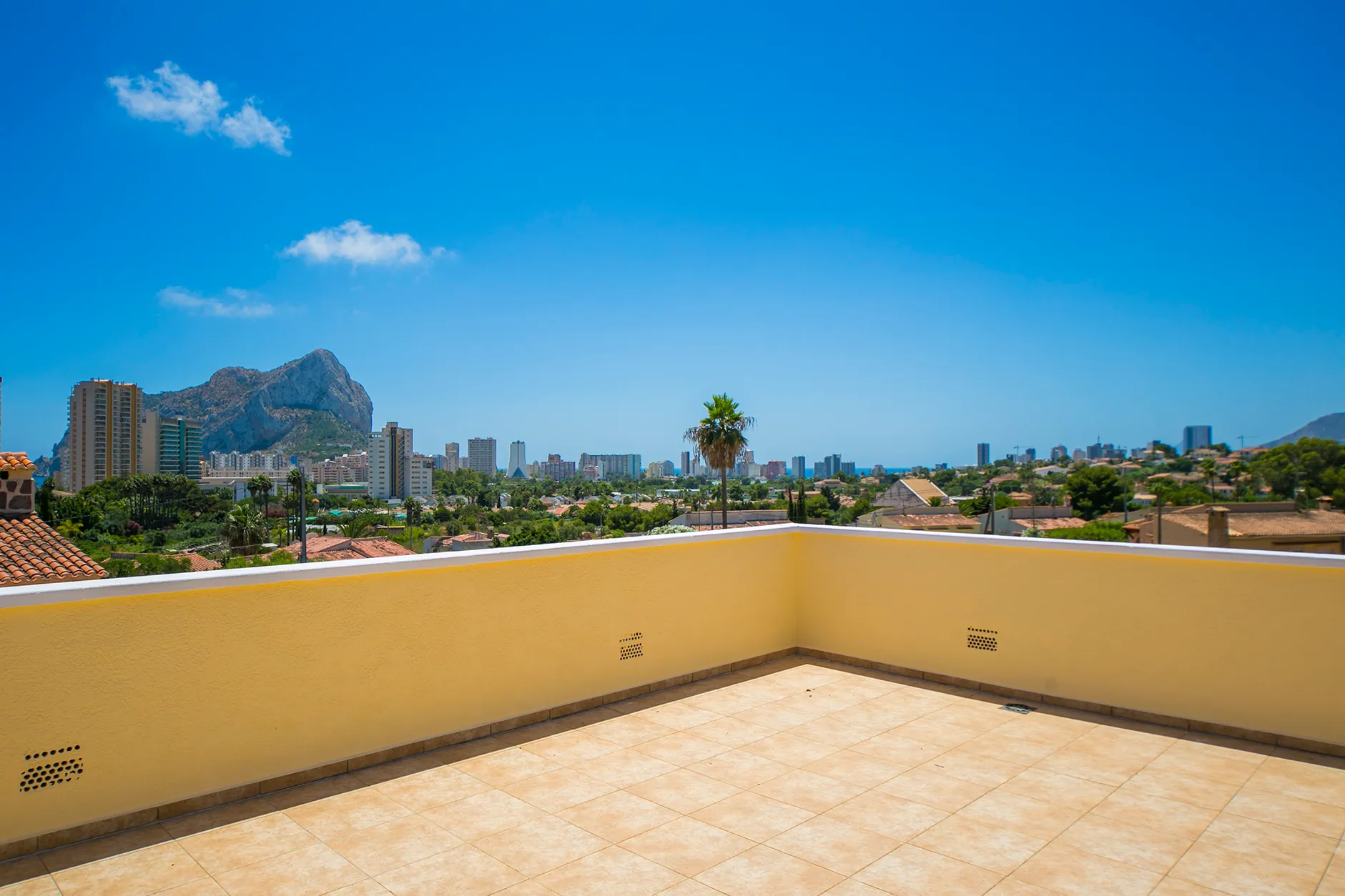 Bonita villa unifamiliar con preciosas vistas al Peñón de Ifach.
