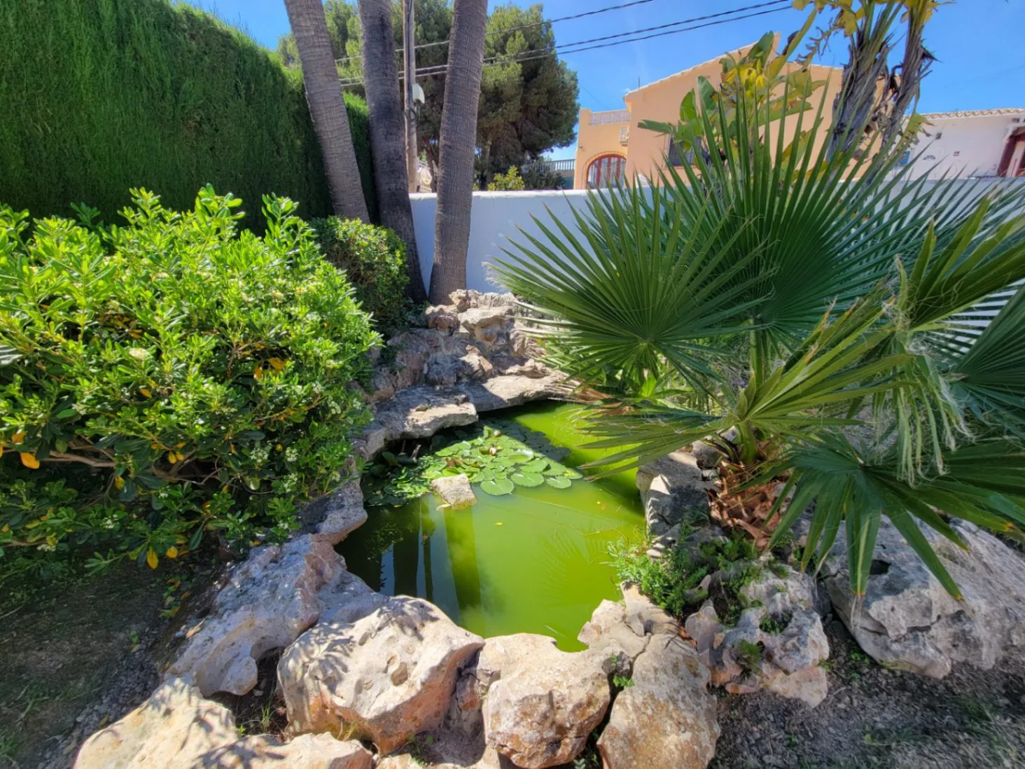 BONITO CHALET ESTILO IBICENCO EN MORAIRA