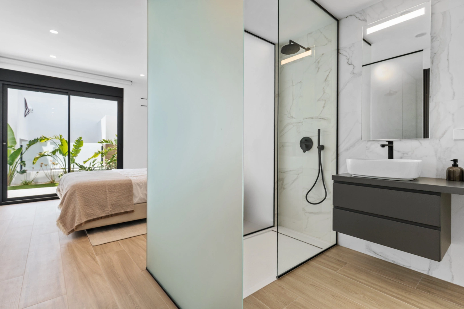 APARTAMENTOS MODERNOS CON VISTAS AL MAR EN BENITACHELL