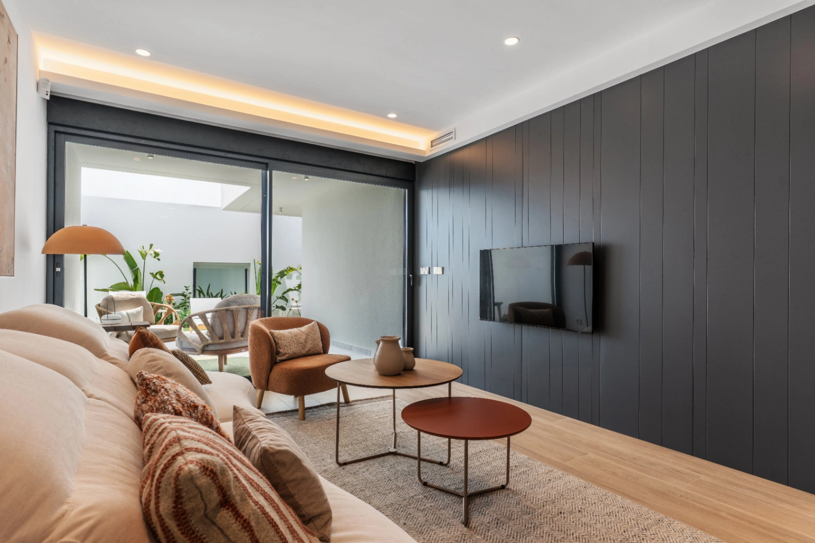 APARTAMENTOS MODERNOS CON VISTAS AL MAR EN BENITACHELL