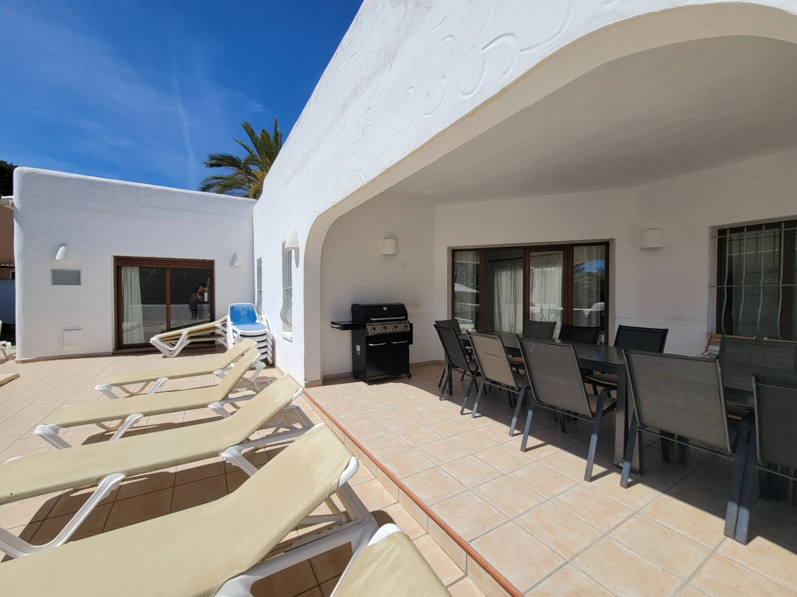 BONITO CHALET ESTILO IBICENCO EN MORAIRA