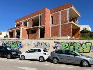 CHALET EN CONSTRUCCION EN MUY BUENA UBICACION A 200 MTRS DE LA PLAYA DE CALALGA