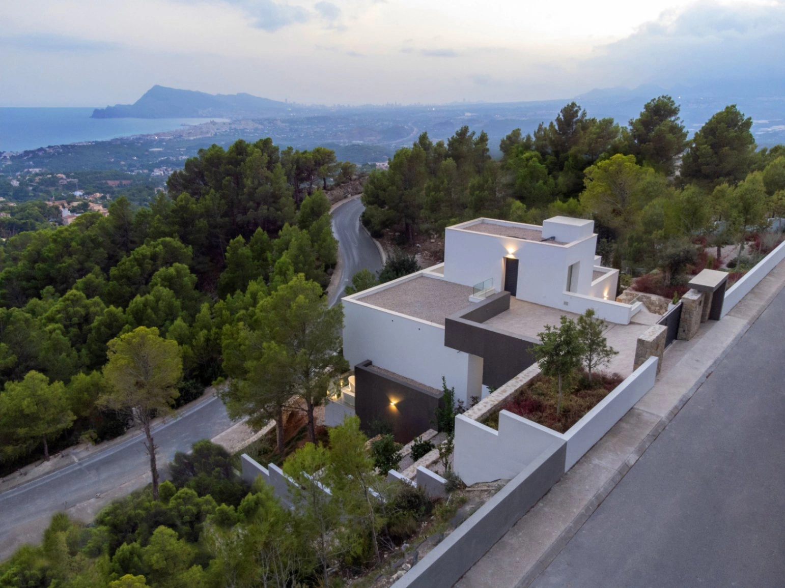 VILLA MODERNA EN ALTEA CON VISTAS AL MAR
