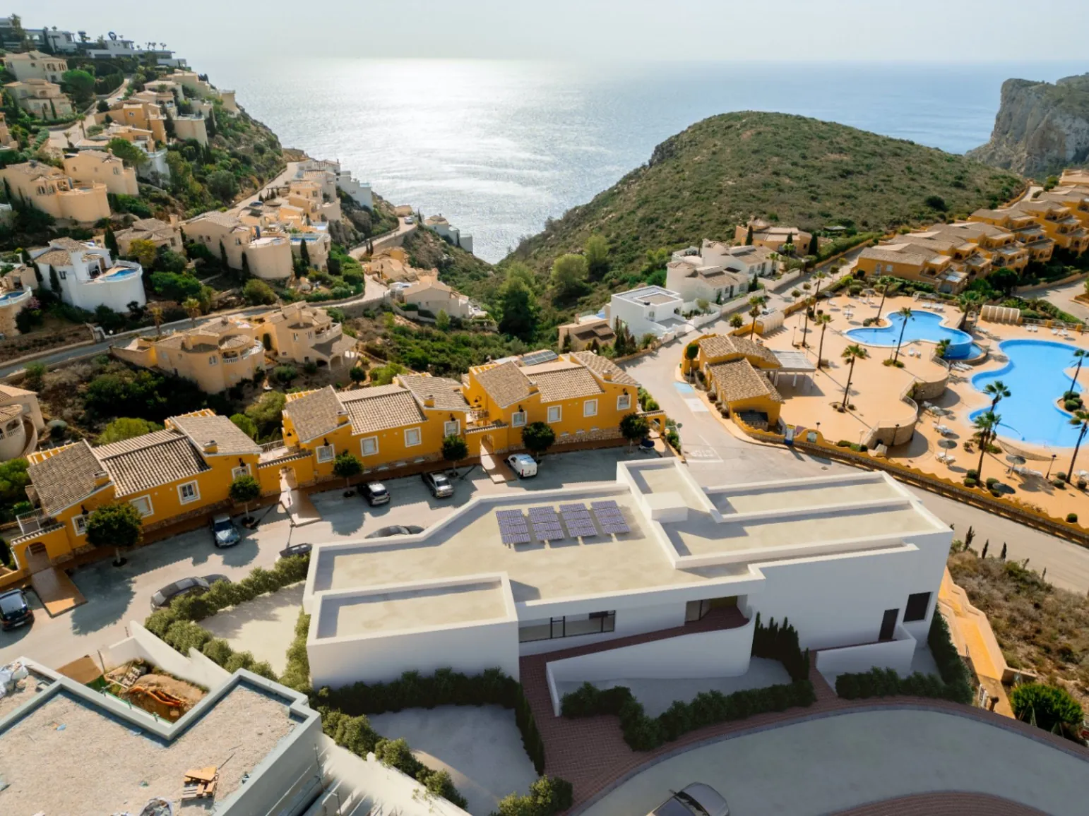 APARTAMENTOS MODERNOS CON VISTAS AL MAR EN BENITACHELL
