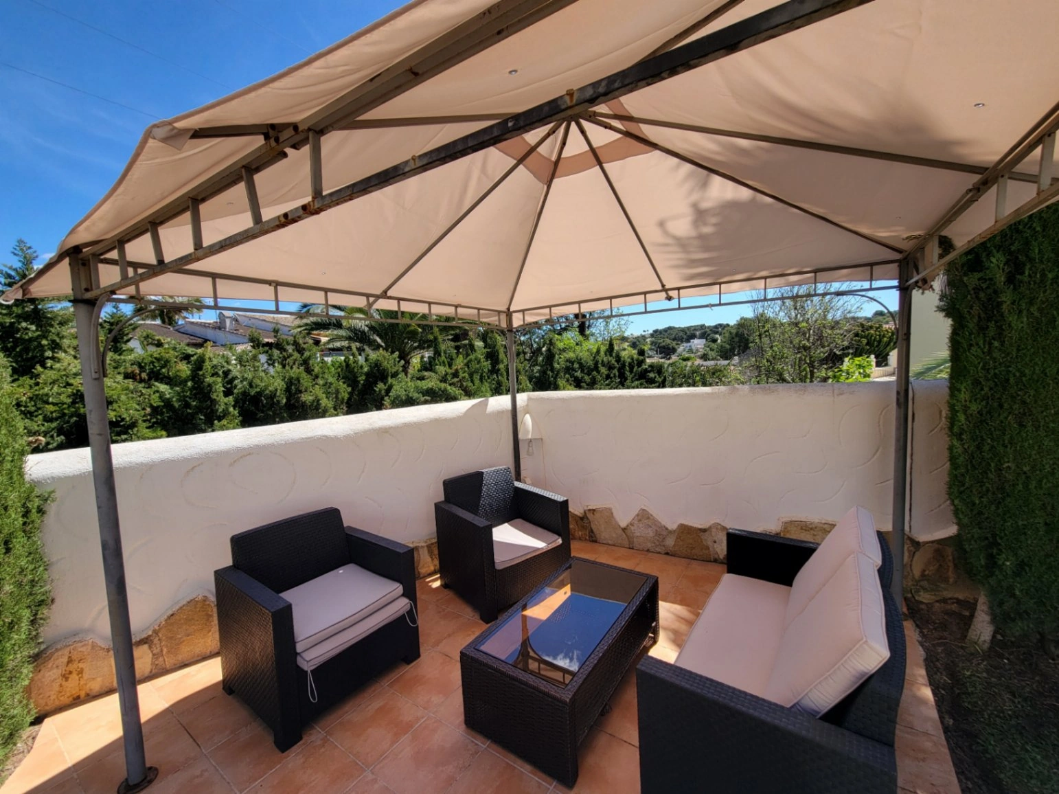 BONITO CHALET ESTILO IBICENCO EN MORAIRA