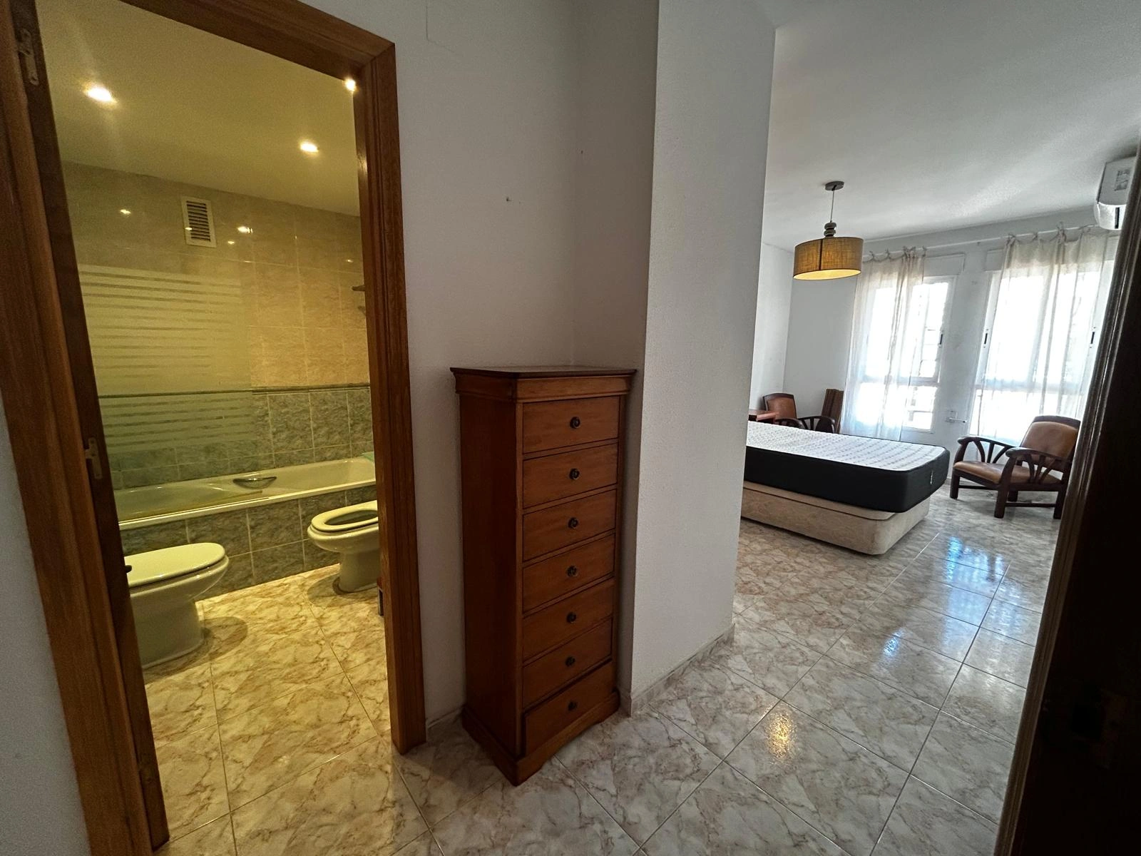 Appartement à vendre en plein centre de Calpe avec solarium, piscine. Parking et débarras en option.