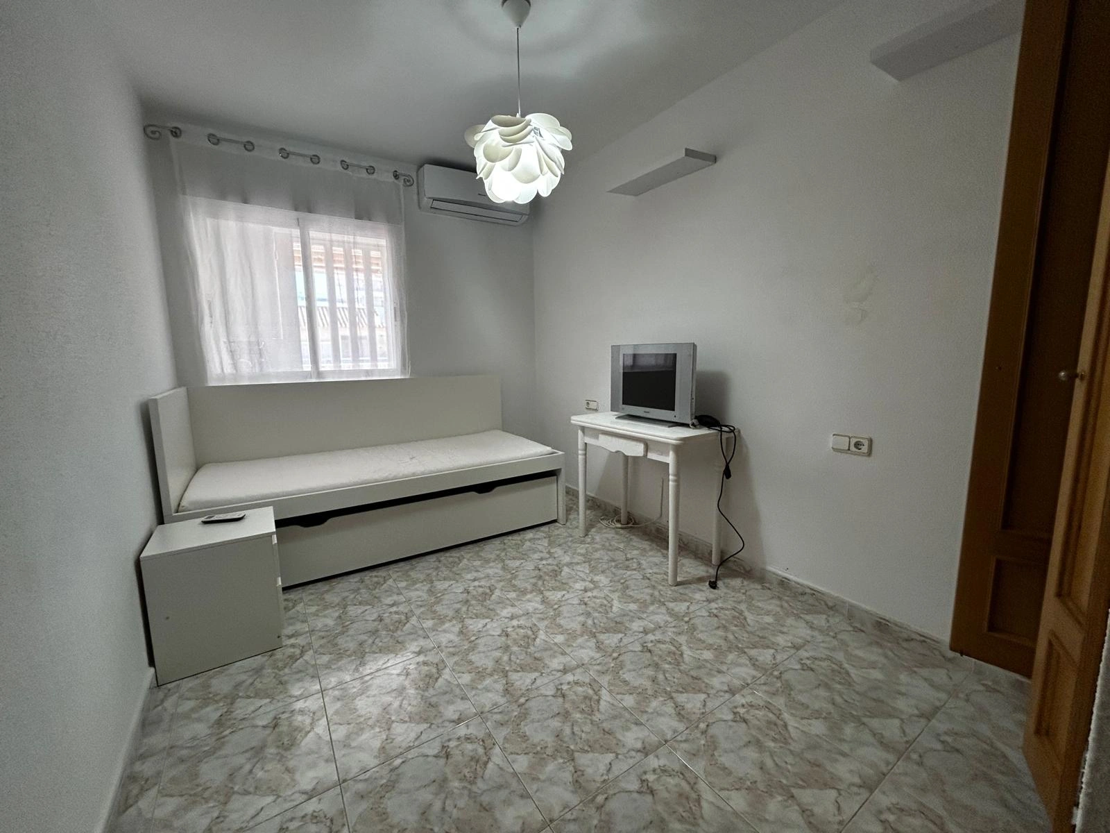 Appartement à vendre en plein centre de Calpe avec solarium, piscine. Parking et débarras en option.