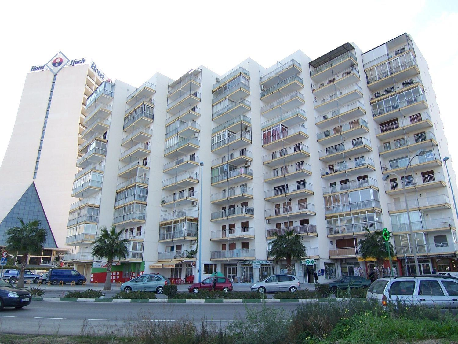 Locaux commerciaux dans un quartier très fréquenté.