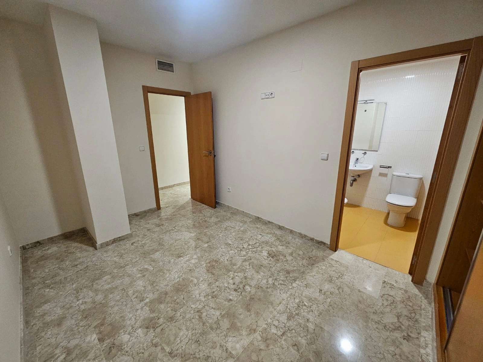AMPLIO APARTAMENTO  SITUADO EN CALPE
