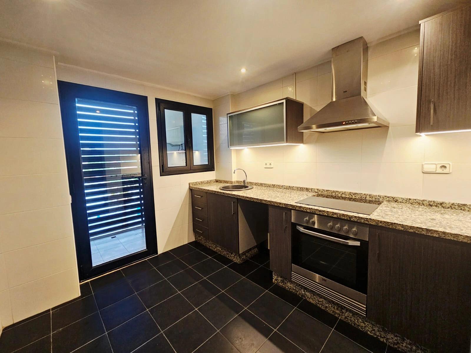 AMPLIO APARTAMENTO  SITUADO EN CALPE