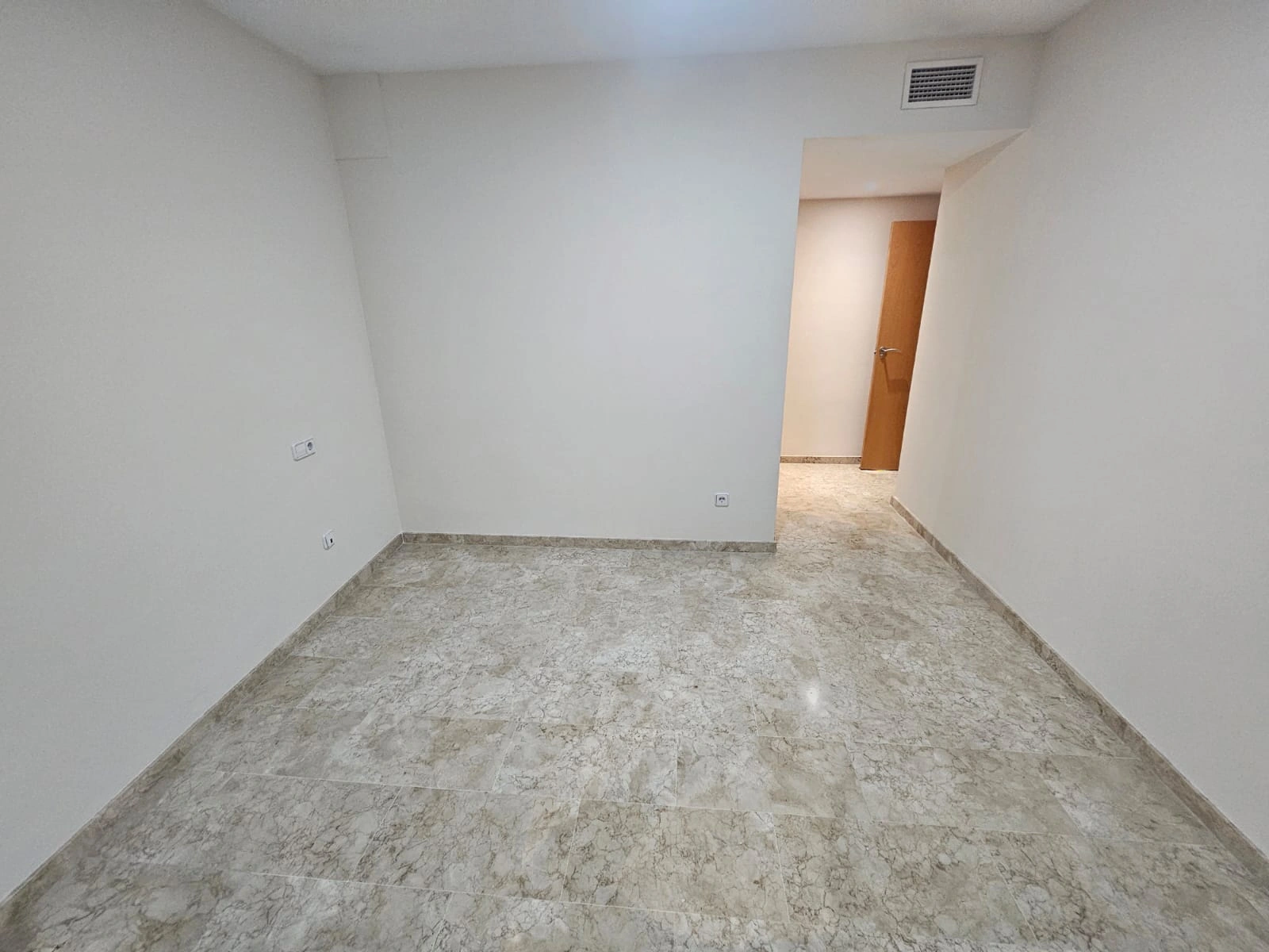 AMPLIO APARTAMENTO  SITUADO EN CALPE