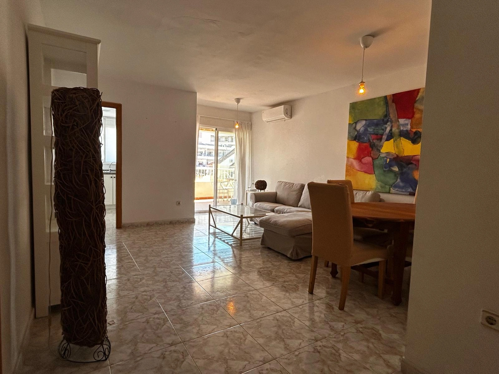 Appartement à vendre en plein centre de Calpe avec solarium, piscine. Parking et débarras en option.